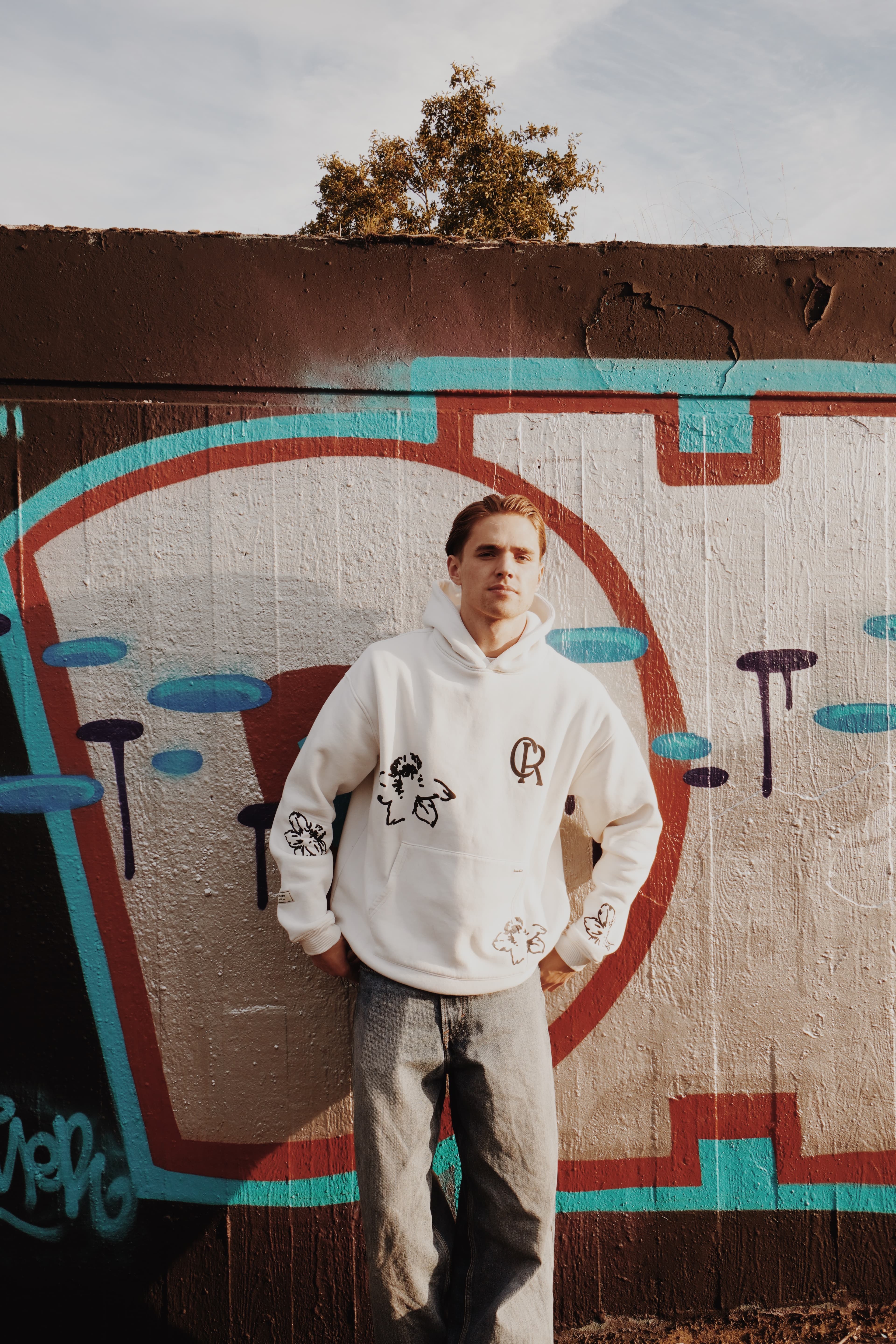 Gissa House DJ Portret Buiten